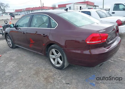 2013 Volkswagen Passat 2.5L Se z USA, uszkodzony, nr VIN 1VWBP7A34DC089417